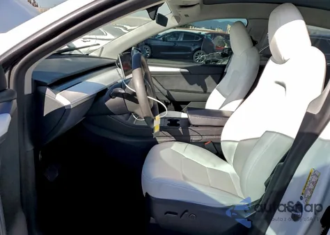 2024 Tesla Model Y из США, поврежденный, VIN 7SAYGDED2RF041734